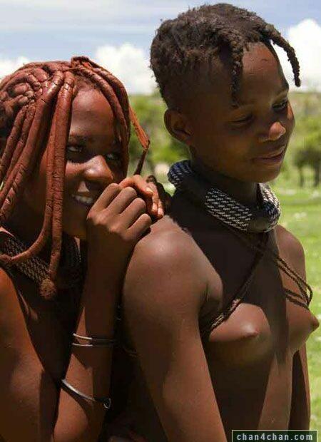 Mujeres africanas y sus tetas desnudas
