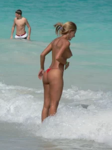 Chicas Españolas Guapas Desnudas En La Playa