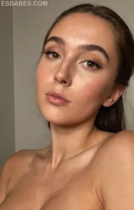 Chica Desnuda Mar Y Sus Ricas Tetitas - Imagen IA hiperrealista