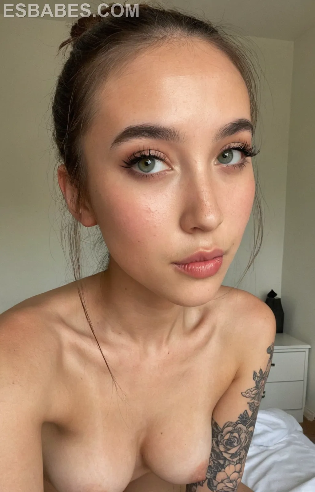 Polina Sitnova Tetas - Imagen hiperrealista generada con IA, detalle fotográfico