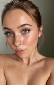 Un Tatuaje Sexy Habla Por Si Solo - Imagen IA hiperrealista
