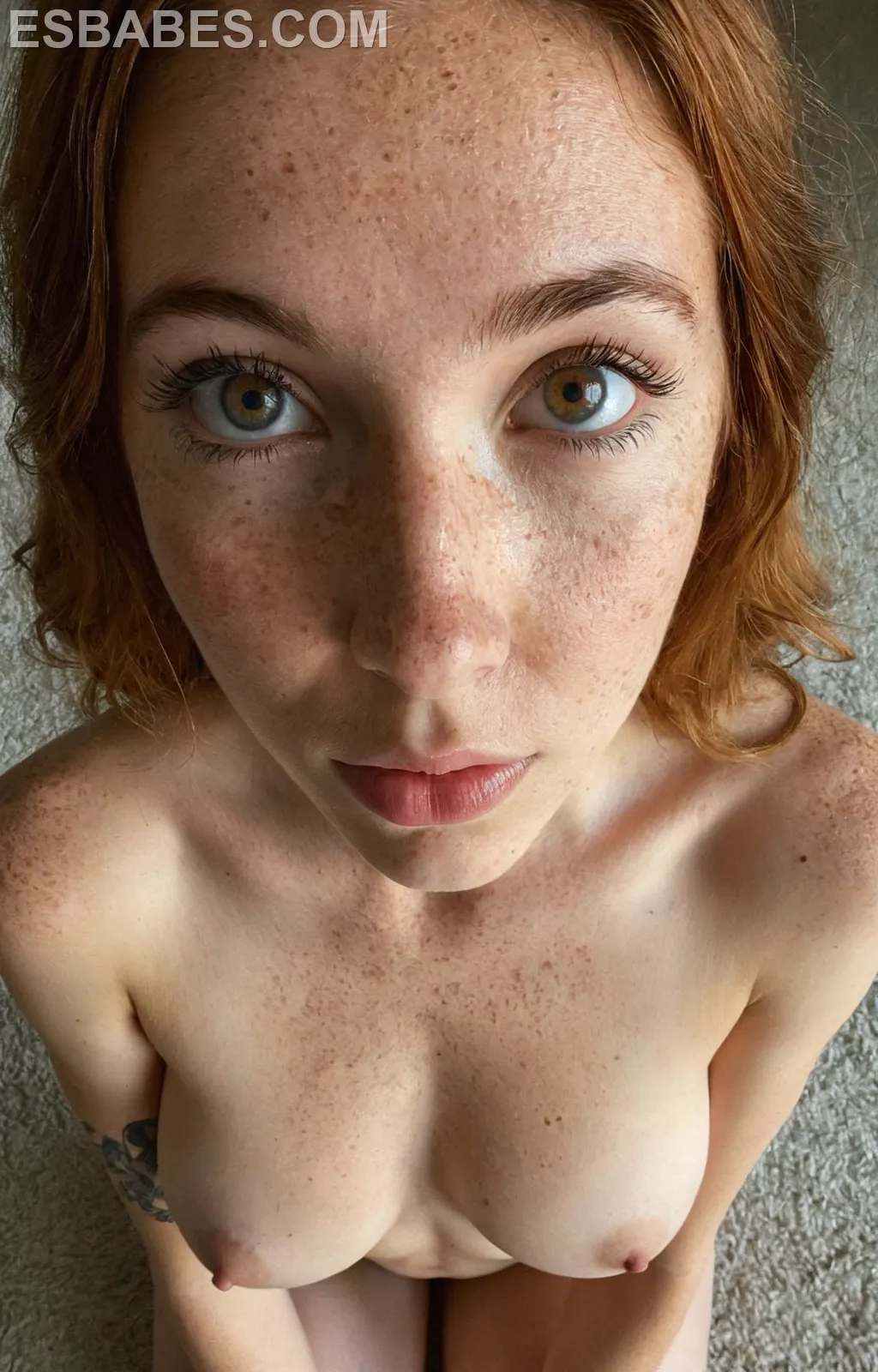 Katy Jugando Con Su Consolador - Imagen hiperrealista generada con IA, detalle fotográfico