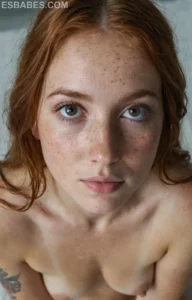 Tomando Sol Desnuda - Imagen IA hiperrealista